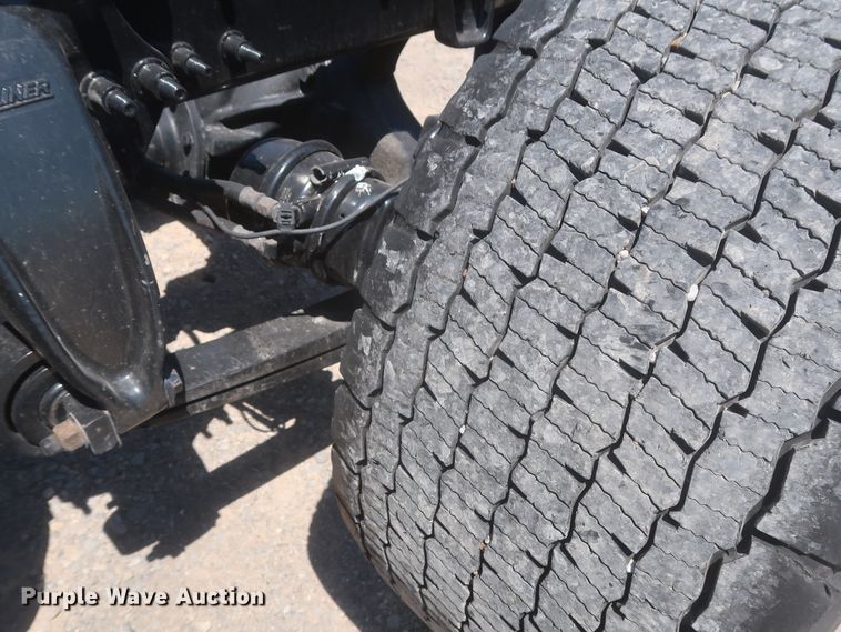 image for item IO9191 2016 Freightliner Cascadia 125  semi truck