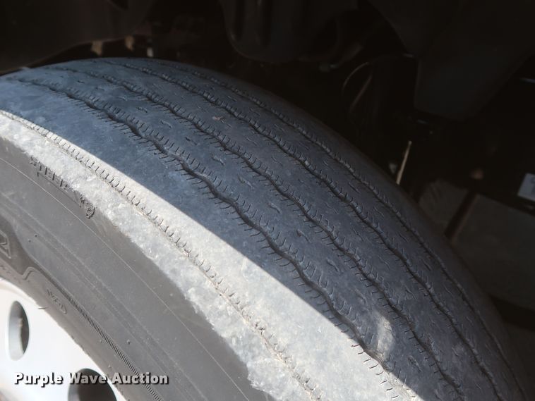 image for item IO9191 2016 Freightliner Cascadia 125  semi truck