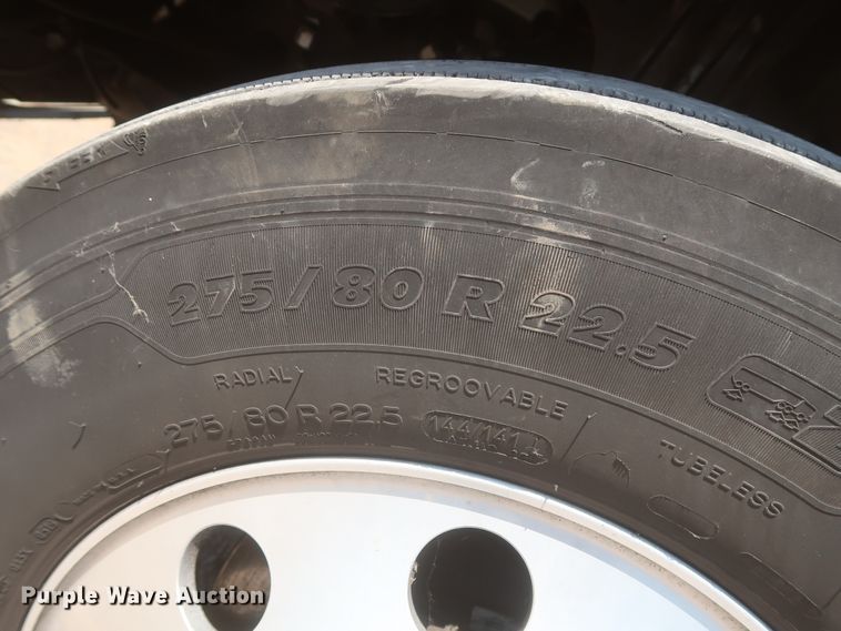 image for item IO9191 2016 Freightliner Cascadia 125  semi truck