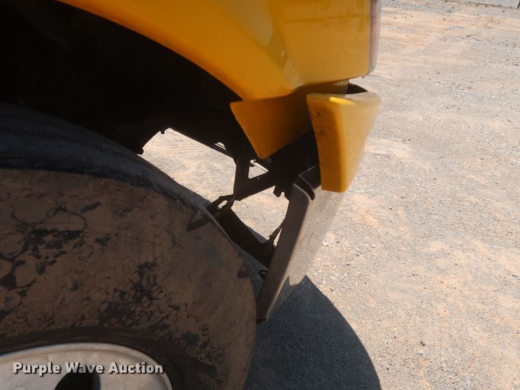 image for item IO9191 2016 Freightliner Cascadia 125  semi truck