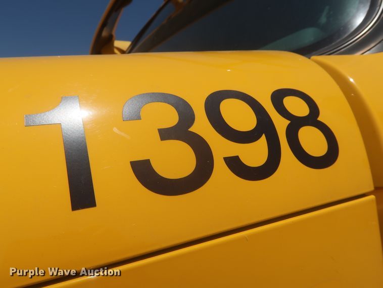 image for item IO9191 2016 Freightliner Cascadia 125  semi truck