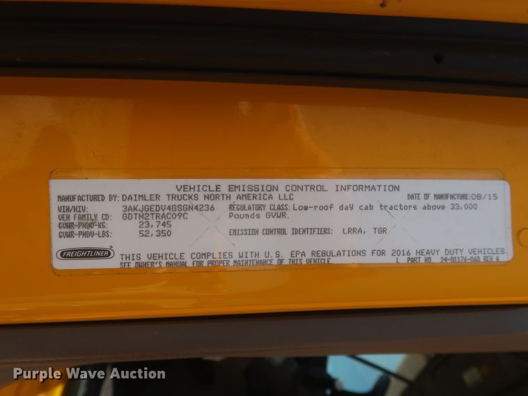 image for item IO9191 2016 Freightliner Cascadia 125  semi truck