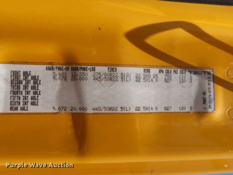 image for item IO9191 2016 Freightliner Cascadia 125  semi truck