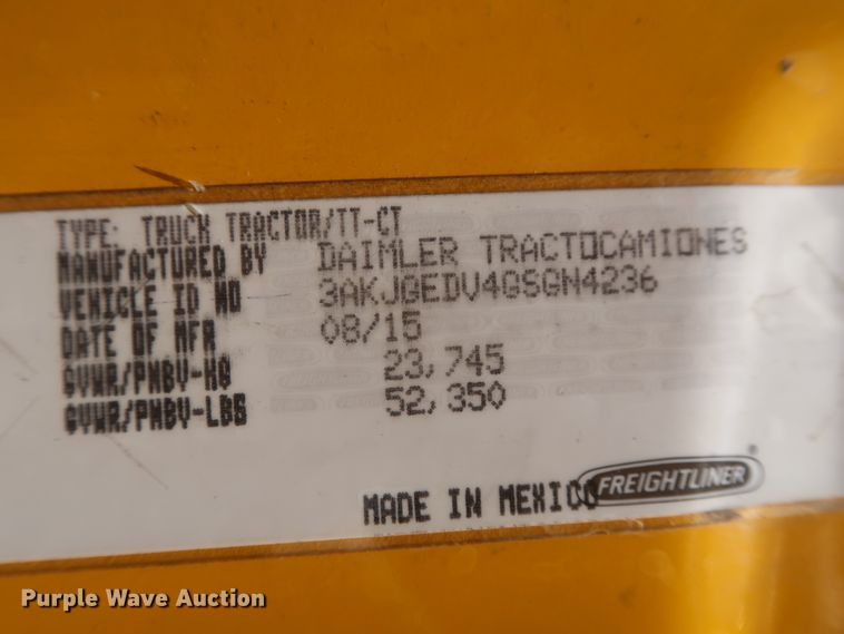 image for item IO9191 2016 Freightliner Cascadia 125  semi truck