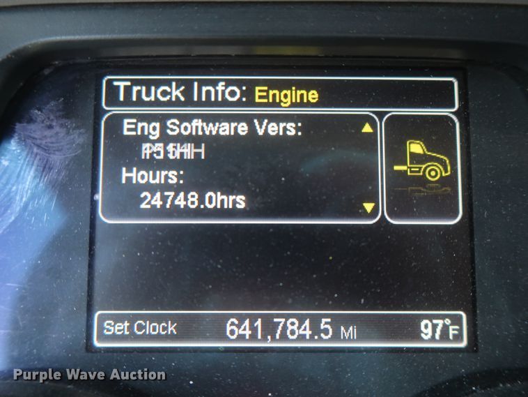 image for item IO9192 2016 Peterbilt 579  semi truck