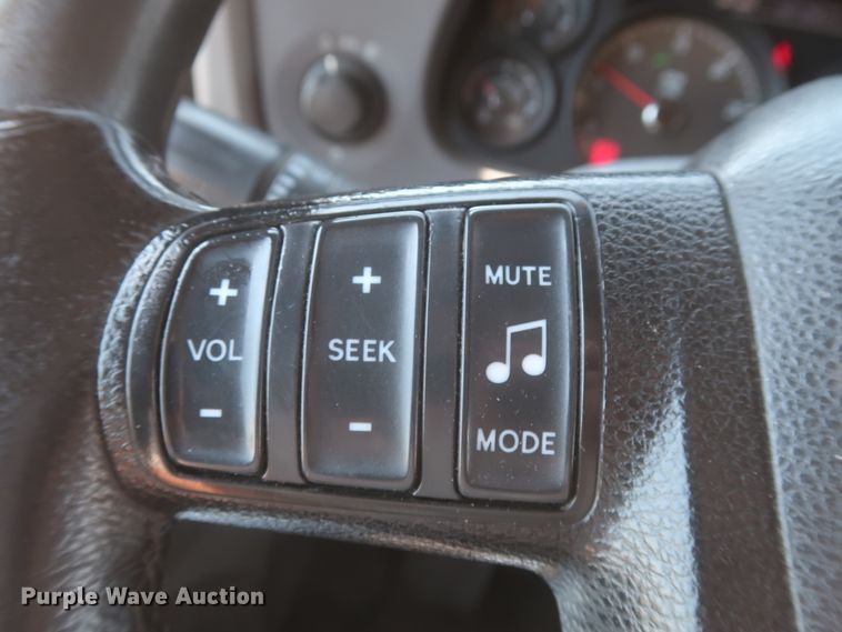 image for item IO9192 2016 Peterbilt 579  semi truck