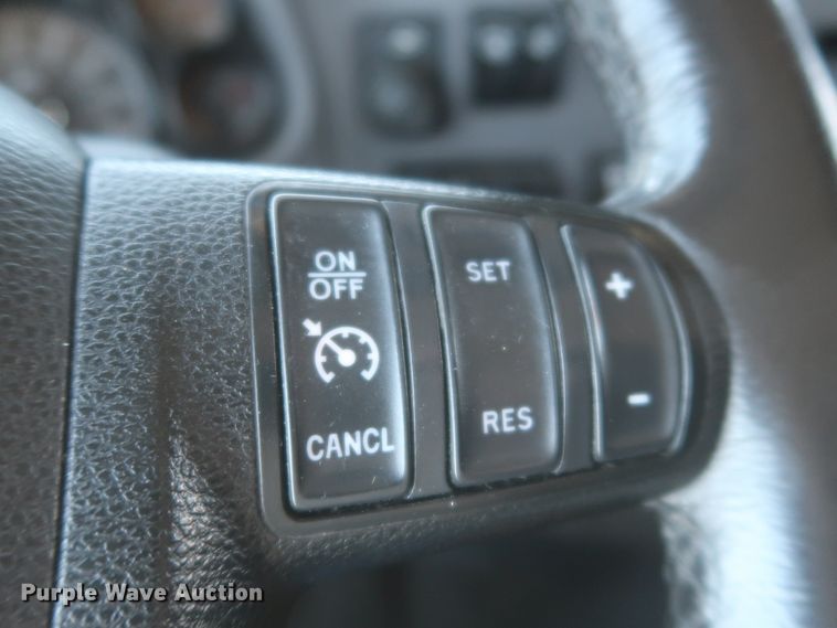 image for item IO9192 2016 Peterbilt 579  semi truck