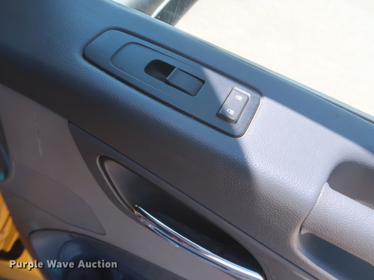 image for item IO9192 2016 Peterbilt 579  semi truck