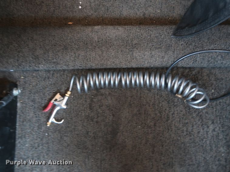 image for item IO9192 2016 Peterbilt 579  semi truck