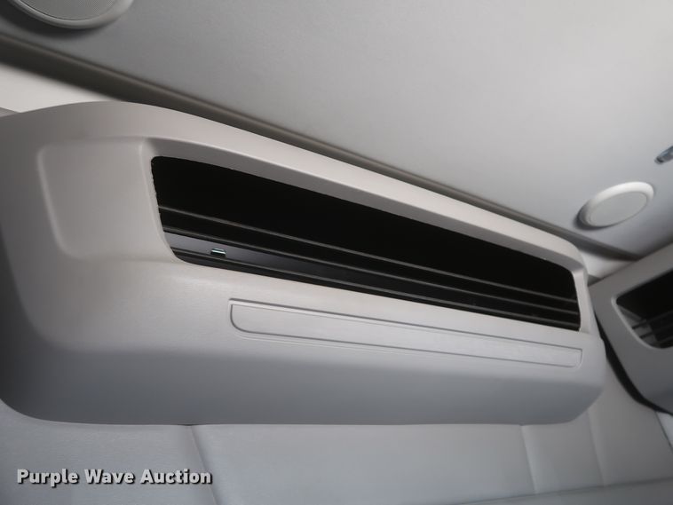 image for item IO9192 2016 Peterbilt 579  semi truck