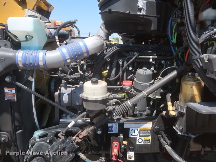 image for item IO9192 2016 Peterbilt 579  semi truck