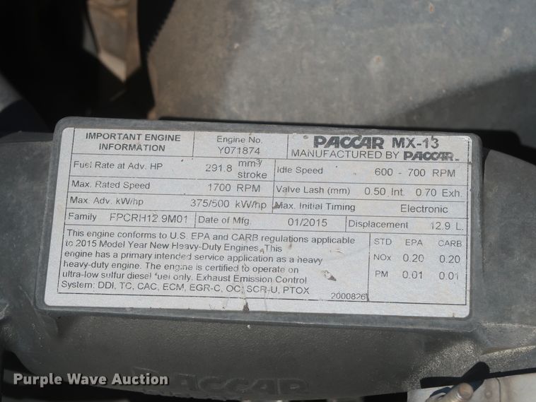 image for item IO9192 2016 Peterbilt 579  semi truck