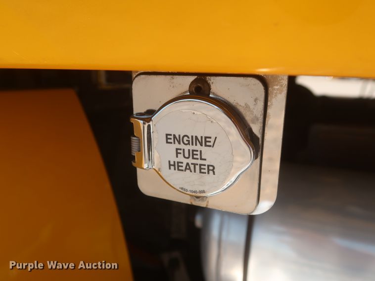 image for item IO9192 2016 Peterbilt 579  semi truck