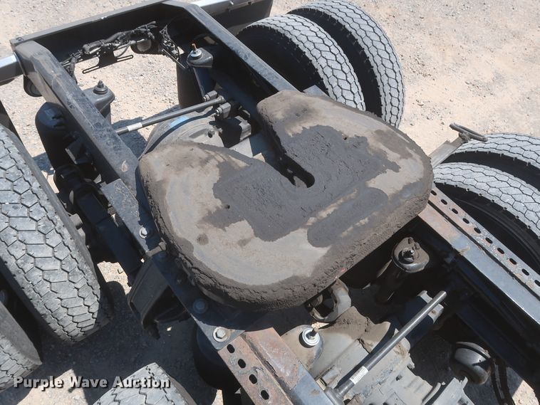 image for item IO9192 2016 Peterbilt 579  semi truck