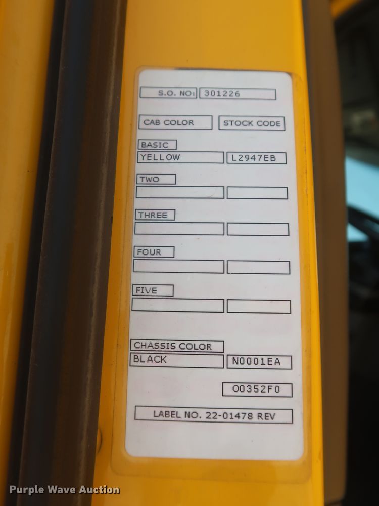 image for item IO9192 2016 Peterbilt 579  semi truck