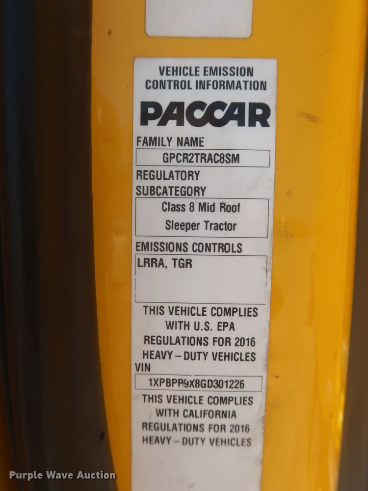 image for item IO9192 2016 Peterbilt 579  semi truck