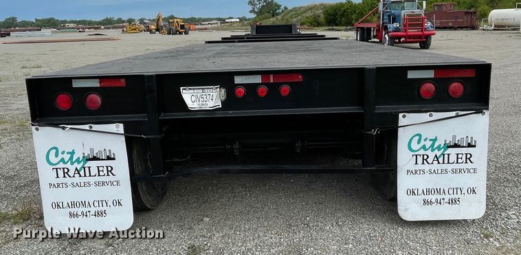 image for item IR9503 1986 Hobbs  drop deck trailer
