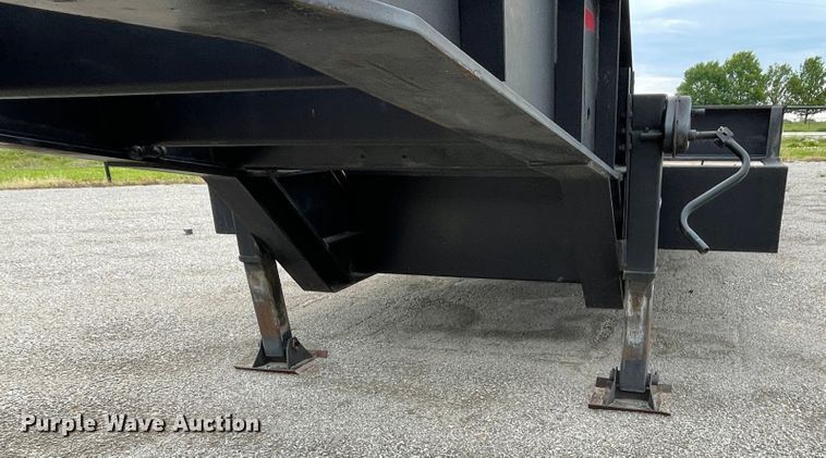 image for item IR9503 1986 Hobbs  drop deck trailer