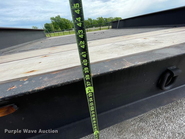 image for item IR9503 1986 Hobbs  drop deck trailer