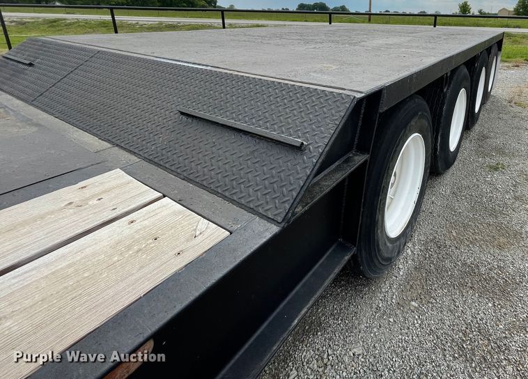 image for item IR9503 1986 Hobbs  drop deck trailer