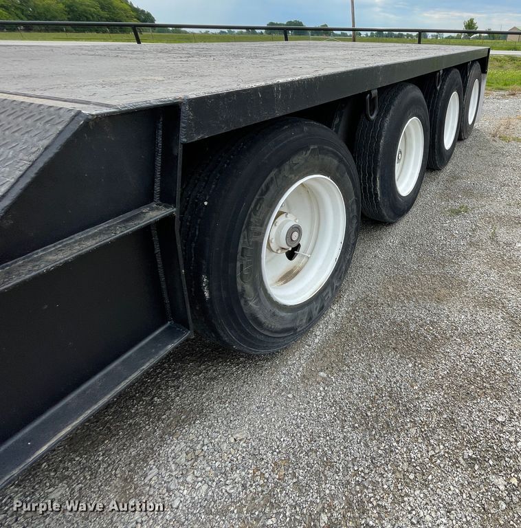 image for item IR9503 1986 Hobbs  drop deck trailer