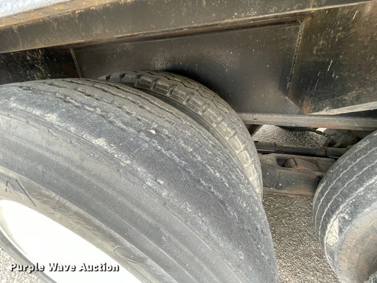 image for item IR9503 1986 Hobbs  drop deck trailer