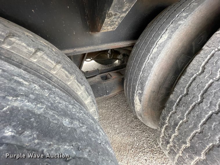 image for item IR9503 1986 Hobbs  drop deck trailer