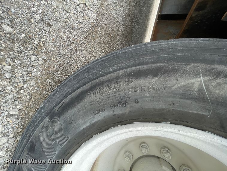 image for item IR9503 1986 Hobbs  drop deck trailer