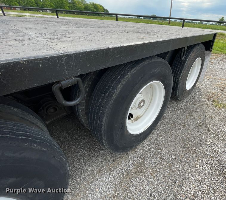 image for item IR9503 1986 Hobbs  drop deck trailer