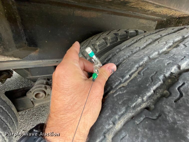 image for item IR9503 1986 Hobbs  drop deck trailer