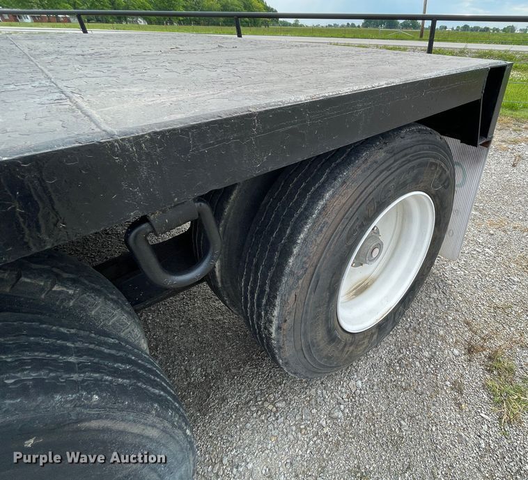 image for item IR9503 1986 Hobbs  drop deck trailer