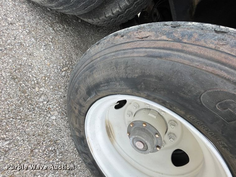 image for item IR9503 1986 Hobbs  drop deck trailer