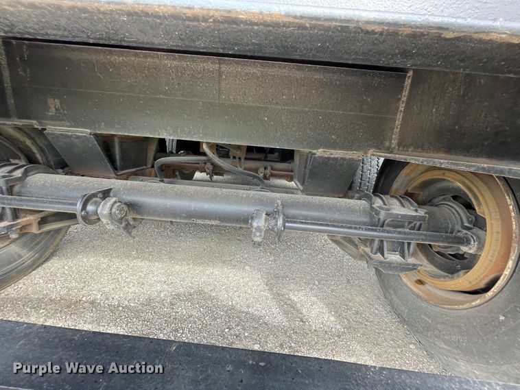 image for item IR9503 1986 Hobbs  drop deck trailer