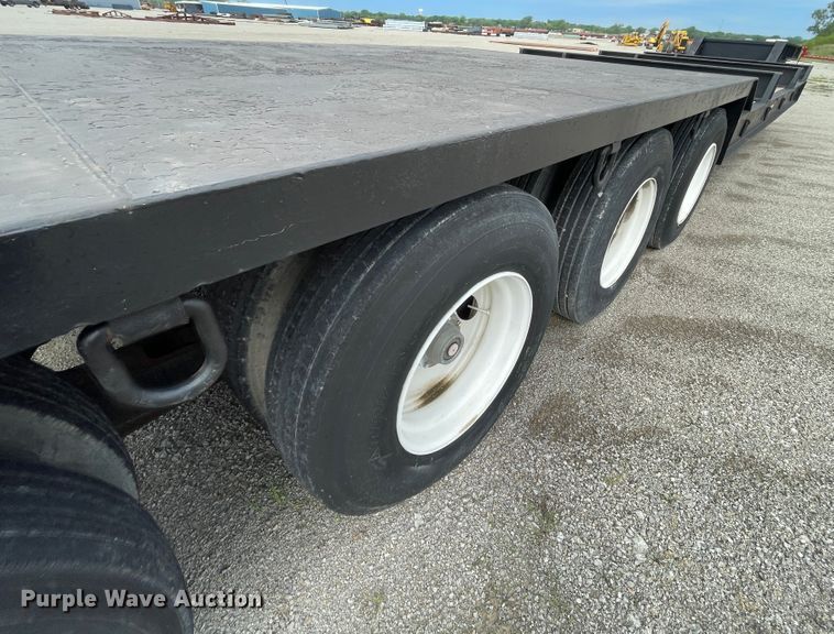image for item IR9503 1986 Hobbs  drop deck trailer