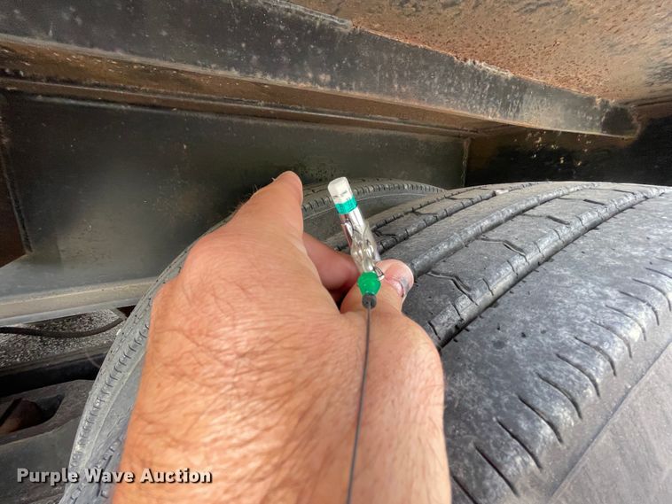 image for item IR9503 1986 Hobbs  drop deck trailer