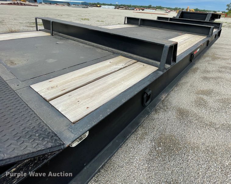 image for item IR9503 1986 Hobbs  drop deck trailer
