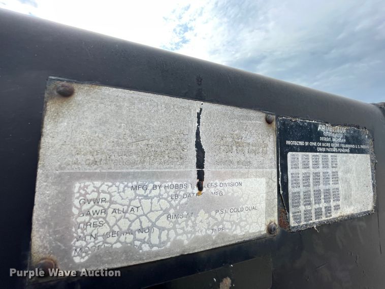 image for item IR9503 1986 Hobbs  drop deck trailer