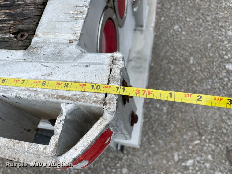 image for item IR9507 2008 Reinke  drop deck trailer