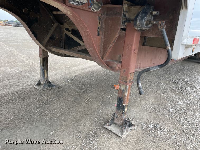 image for item IR9507 2008 Reinke  drop deck trailer