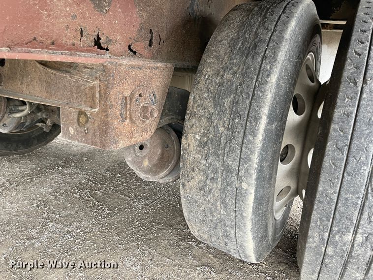 image for item IR9507 2008 Reinke  drop deck trailer