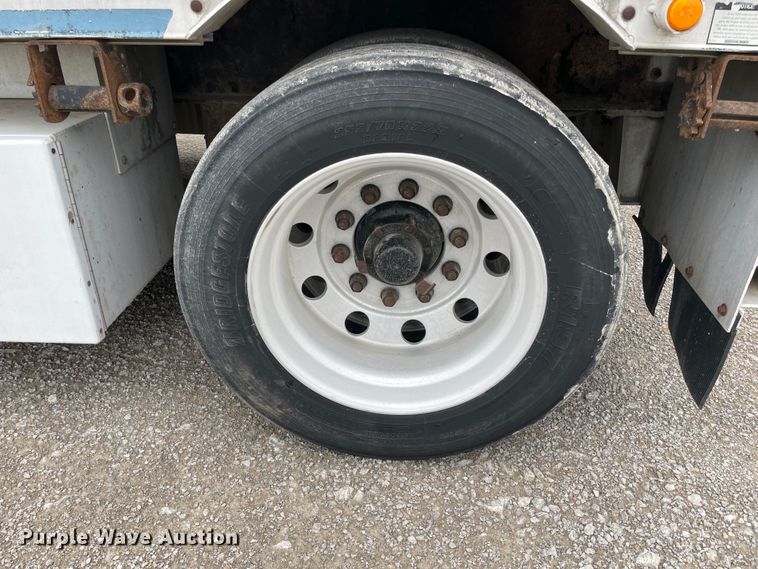 image for item IR9507 2008 Reinke  drop deck trailer