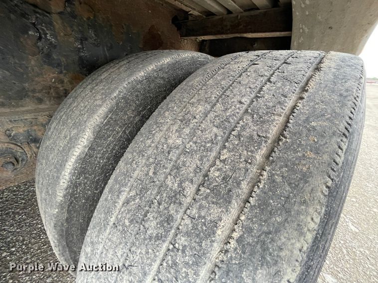 image for item IR9507 2008 Reinke  drop deck trailer