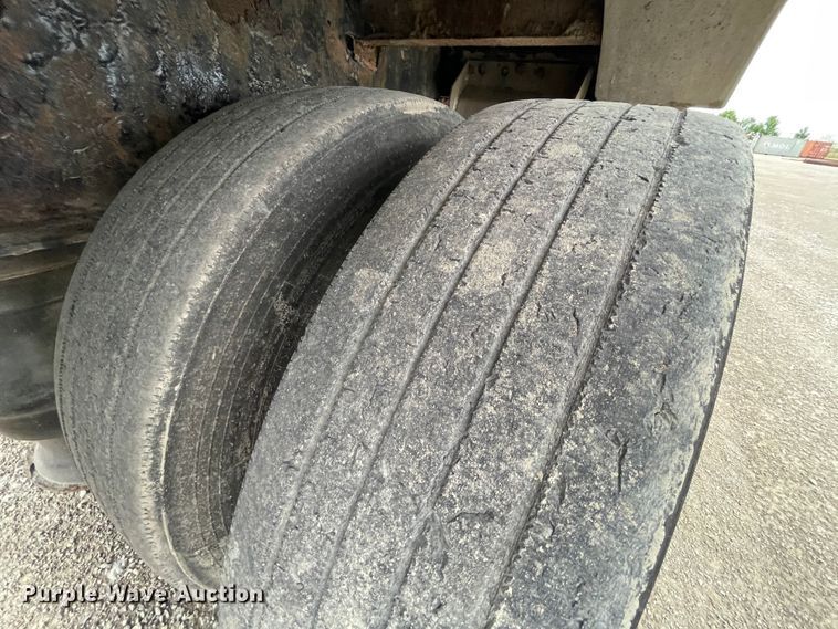 image for item IR9507 2008 Reinke  drop deck trailer