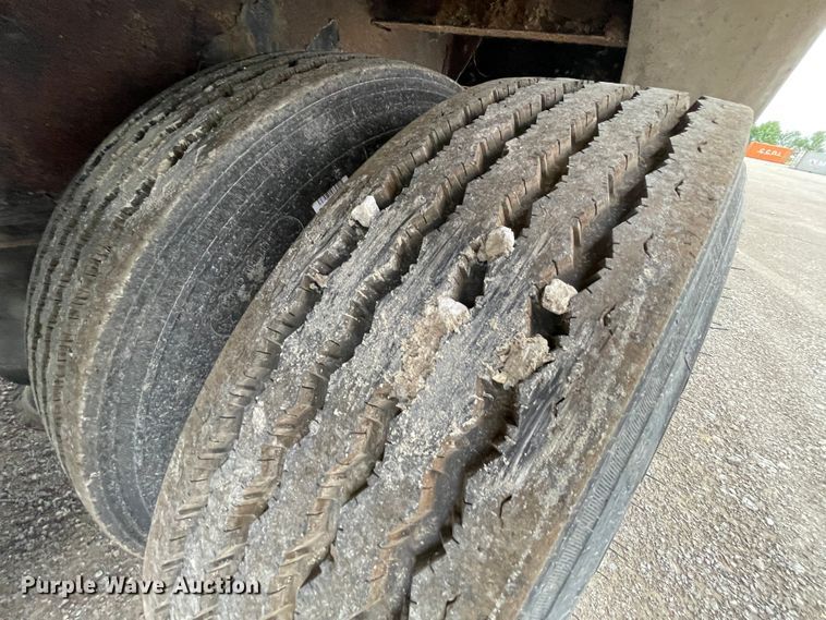 image for item IR9507 2008 Reinke  drop deck trailer