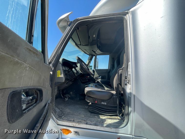 image for item IR9510 2011 International ProStar  semi truck