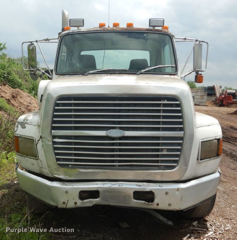 image for item IT9101 1993 Ford L9000  semi truck