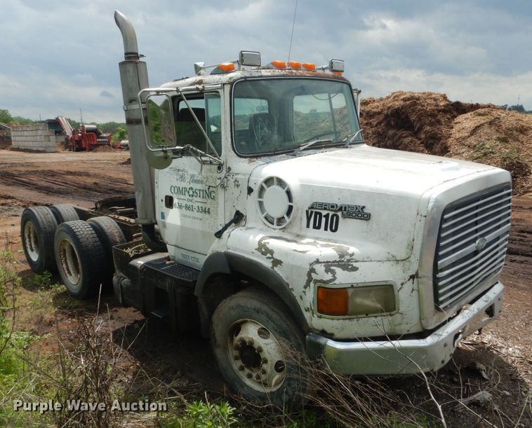 image for item IT9101 1993 Ford L9000  semi truck