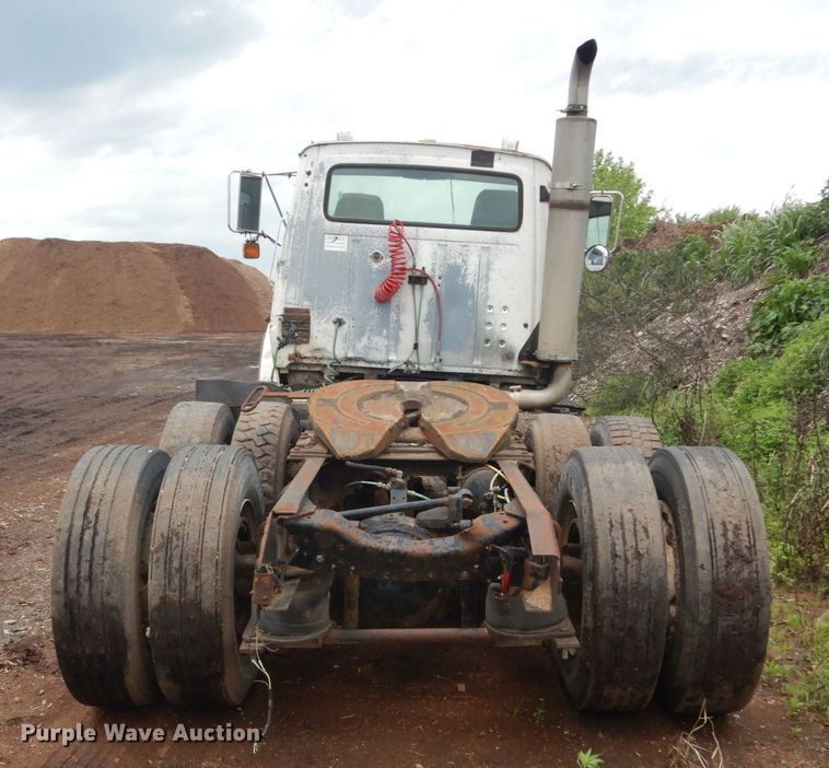 image for item IT9101 1993 Ford L9000  semi truck