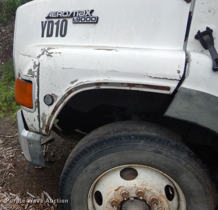 image for item IT9101 1993 Ford L9000  semi truck