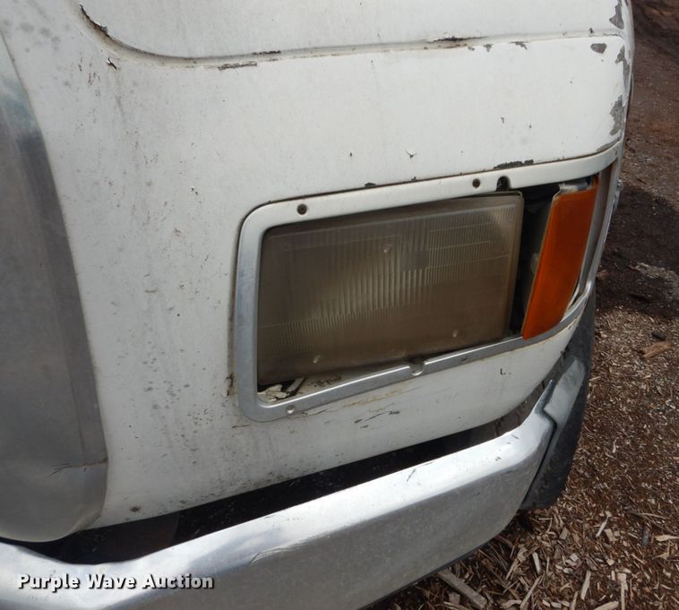 image for item IT9101 1993 Ford L9000  semi truck